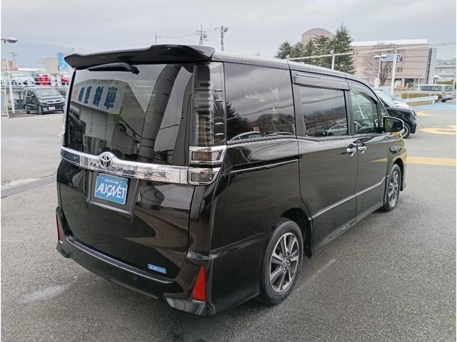TOYOTA VOXY 2021