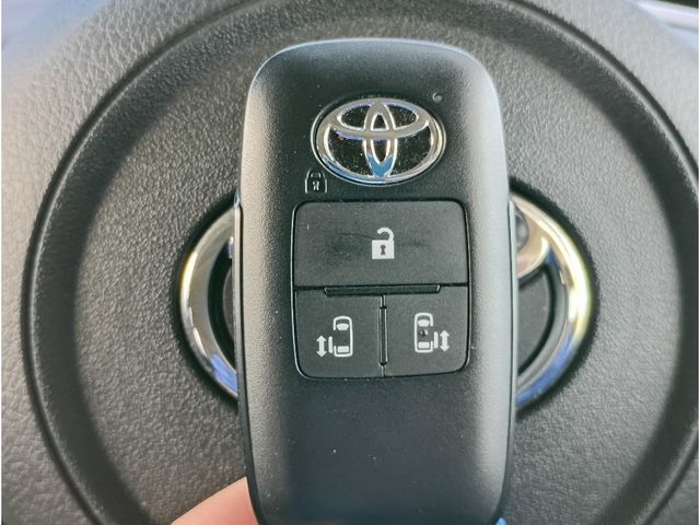 TOYOTA ROOMY 2020