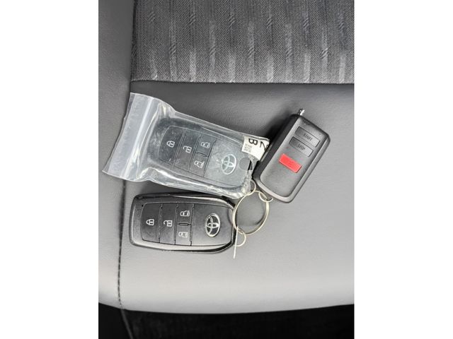 TOYOTA NOAH HYBRID 4WD 2024