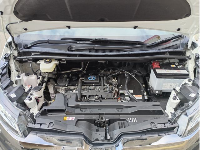 TOYOTA NOAH HYBRID 4WD 2024