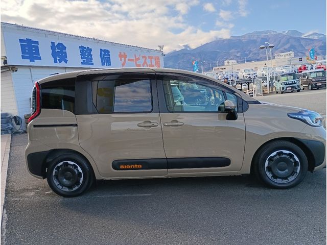 TOYOTA SIENTA HYBRID 2025