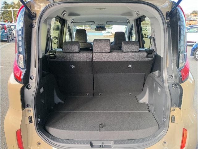 TOYOTA SIENTA HYBRID 2025