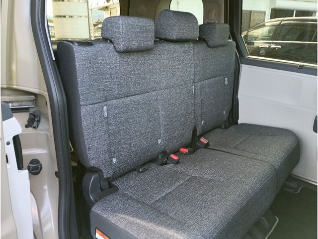 TOYOTA SIENTA HYBRID 2025