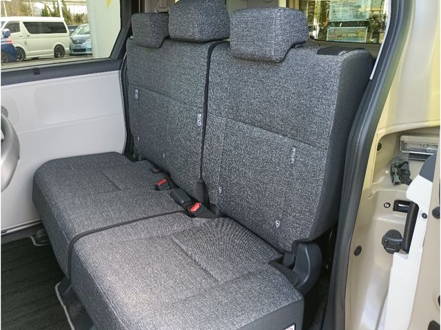 TOYOTA SIENTA HYBRID 2025