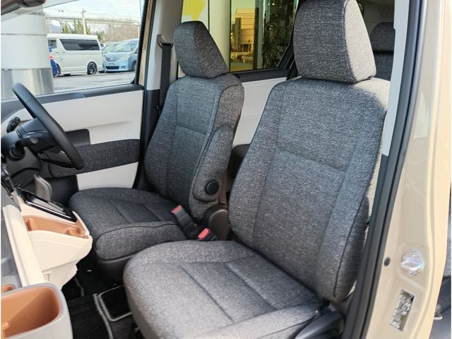 TOYOTA SIENTA HYBRID 2025