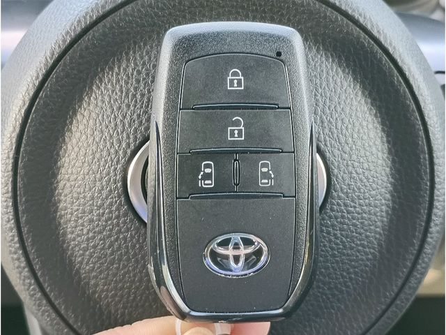 TOYOTA SIENTA HYBRID 2025