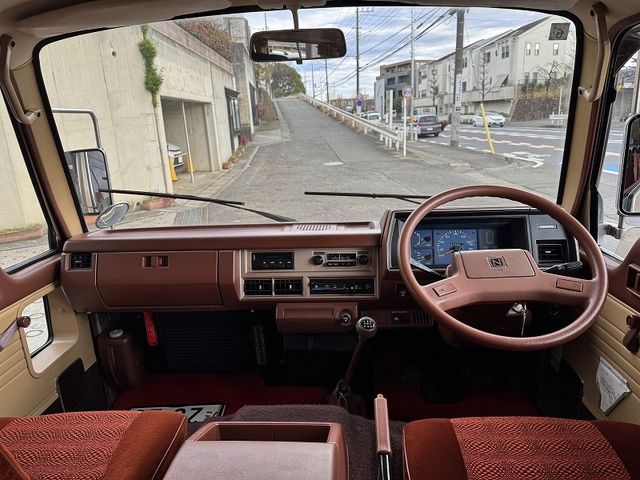 NISSAN CARAVAN coach 1985