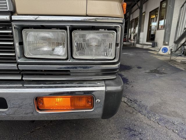 NISSAN CARAVAN coach 1985