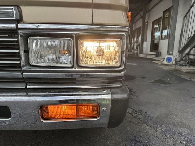 NISSAN CARAVAN coach 1985