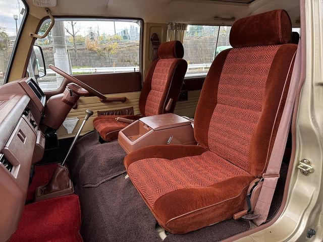 NISSAN CARAVAN coach 1985