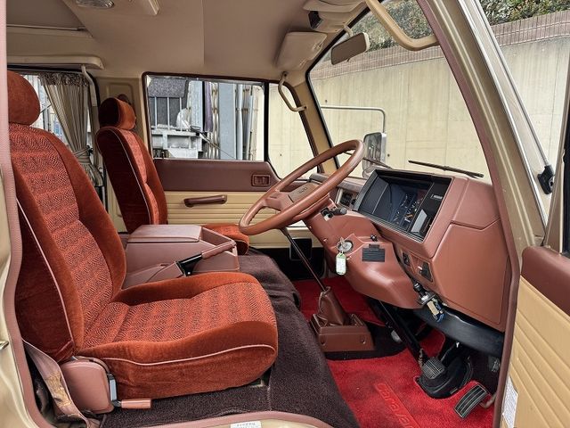 NISSAN CARAVAN coach 1985