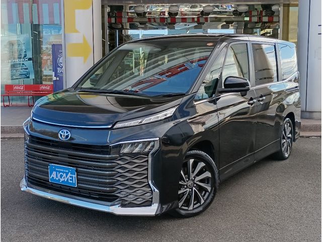 TOYOTA VOXY HYBRID 2022