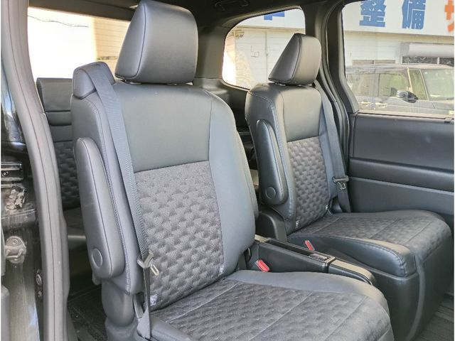 TOYOTA VOXY HYBRID 2022