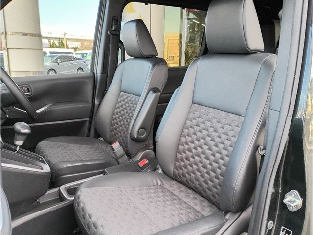 TOYOTA VOXY HYBRID 2022