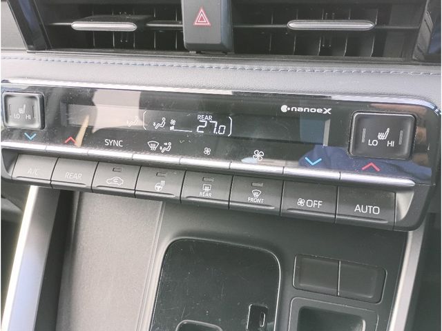 TOYOTA VOXY HYBRID 2022