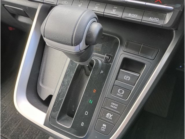 TOYOTA VOXY HYBRID 2022