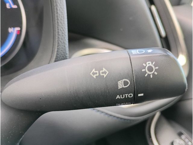 TOYOTA VOXY HYBRID 2022