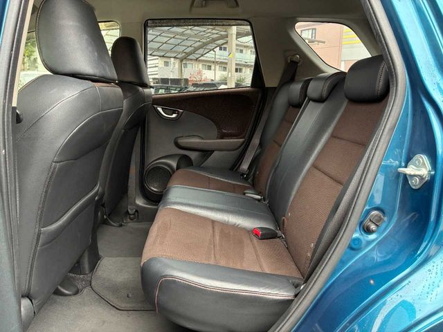 HONDA FIT SHUTTLE HYBRID 2013