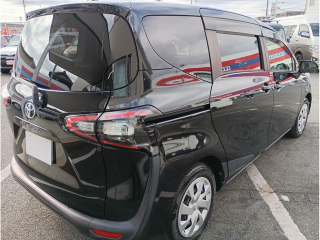 TOYOTA SIENTA 2017