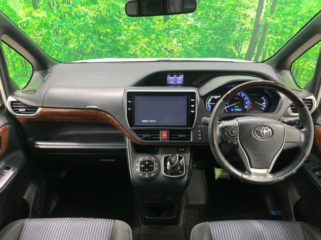 TOYOTA VOXY HYBRID 2016