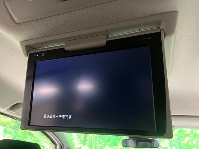 TOYOTA VOXY HYBRID 2016