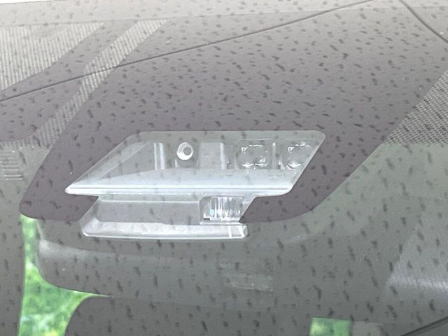 TOYOTA VOXY HYBRID 2016