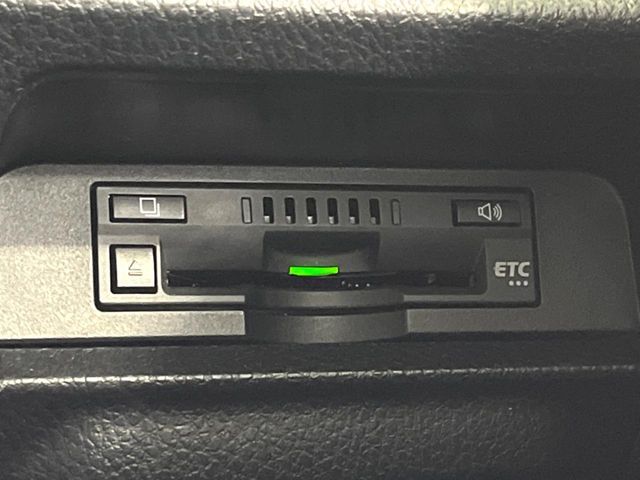 TOYOTA VOXY HYBRID 2016