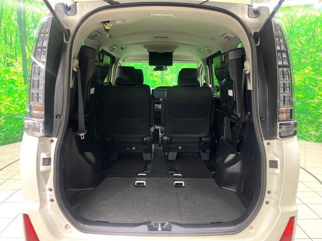 TOYOTA VOXY HYBRID 2016