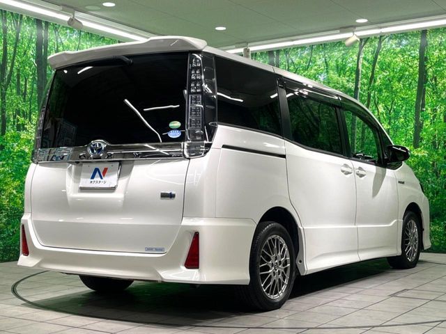 TOYOTA VOXY HYBRID 2016