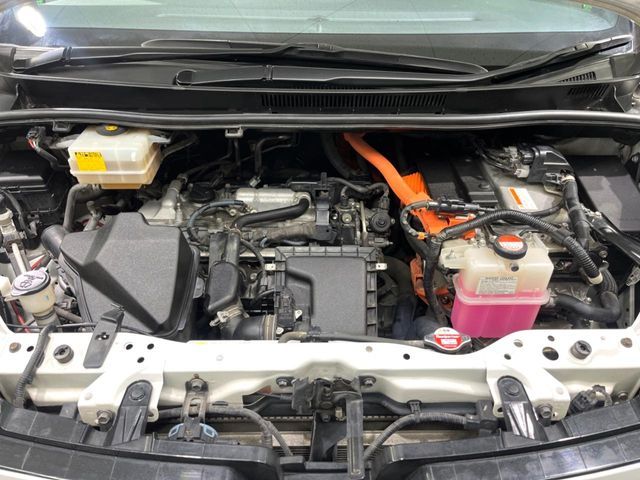 TOYOTA VOXY HYBRID 2016