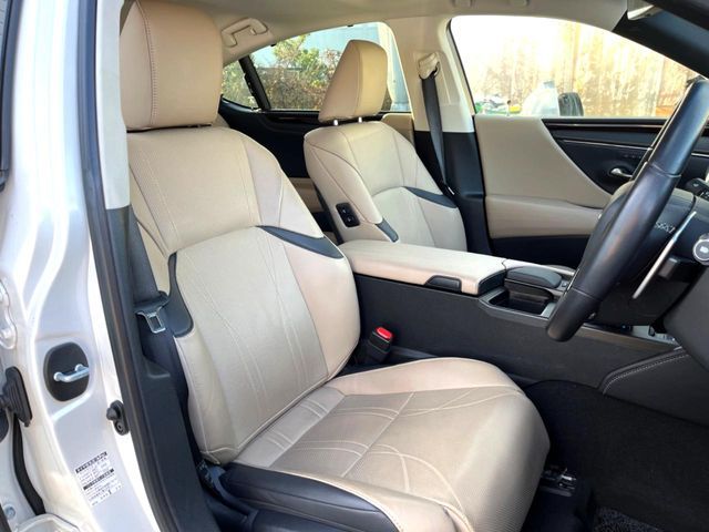 TOYOTA LEXUS ES300h 2019