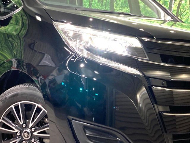 TOYOTA NOAH 2019