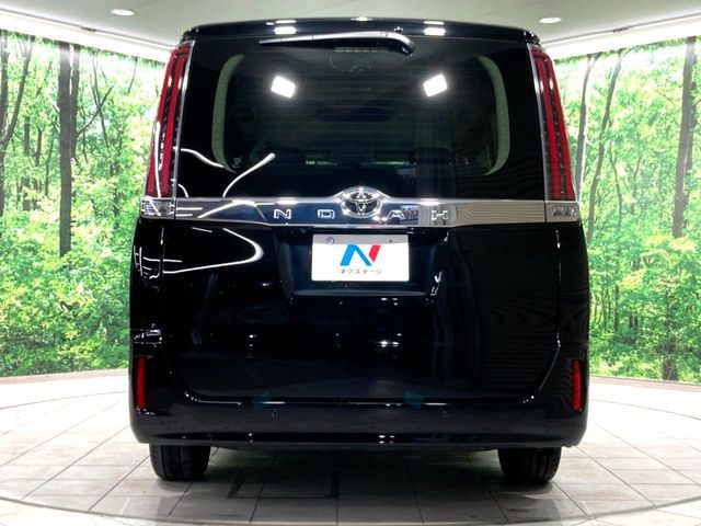 TOYOTA NOAH 2019