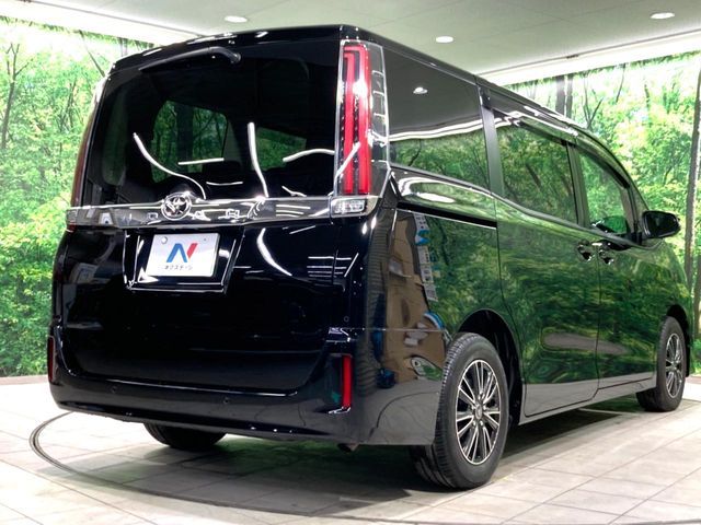 TOYOTA NOAH 2019