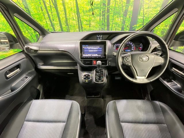 TOYOTA VOXY 2014