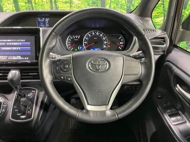 TOYOTA VOXY 2014