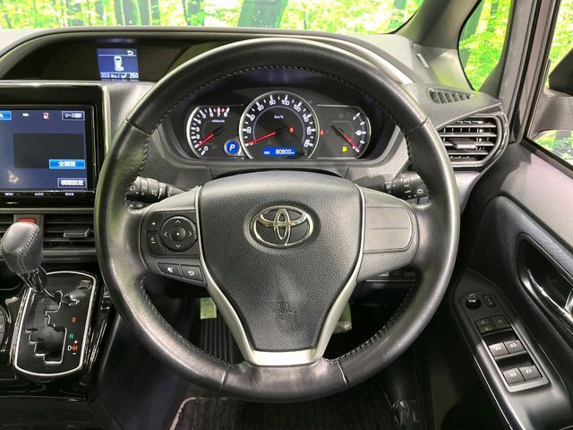 TOYOTA VOXY 2016