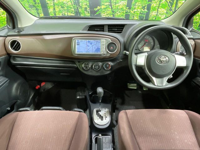 TOYOTA VITZ 2011