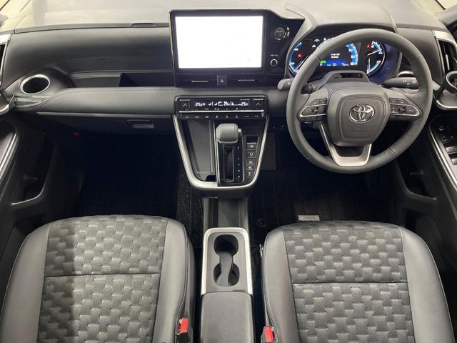 TOYOTA VOXY HYBRID 2024