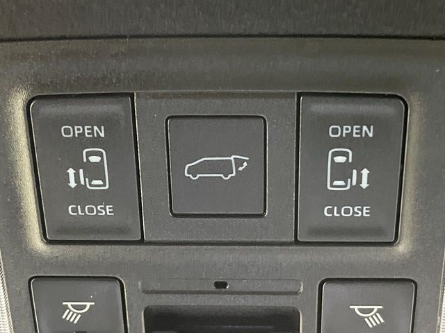 TOYOTA VOXY HYBRID 2024