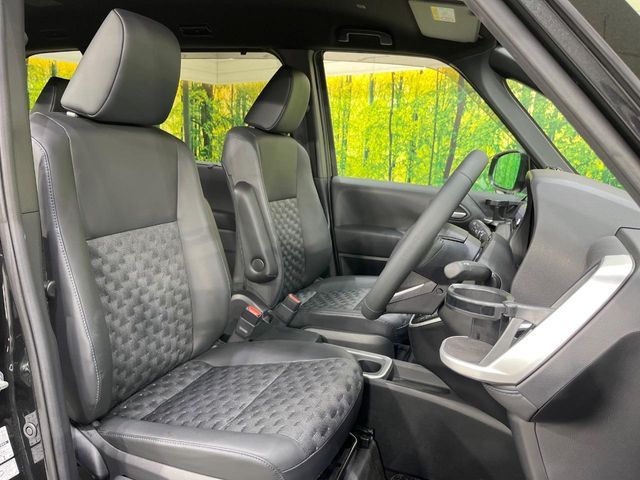 TOYOTA VOXY HYBRID 2024