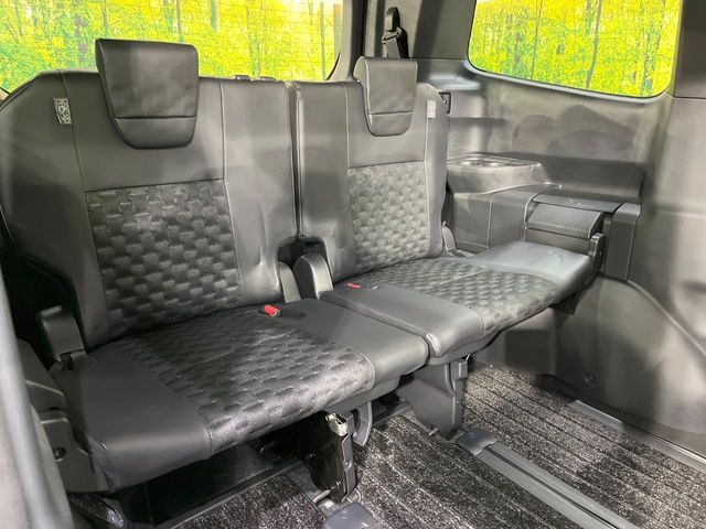 TOYOTA VOXY HYBRID 2024