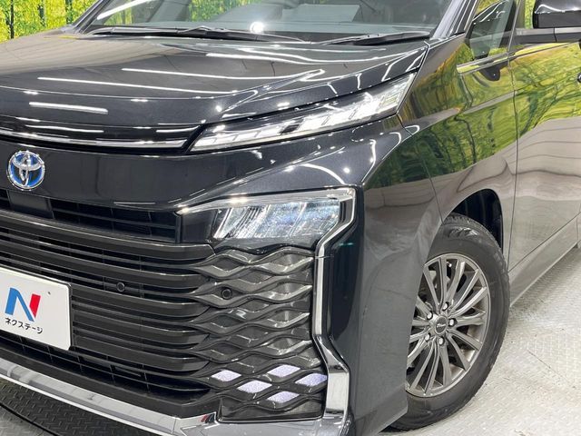 TOYOTA VOXY HYBRID 2024