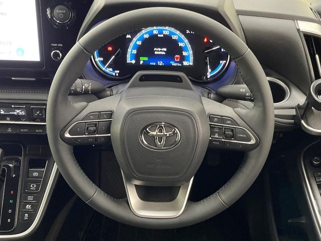 TOYOTA VOXY HYBRID 2024