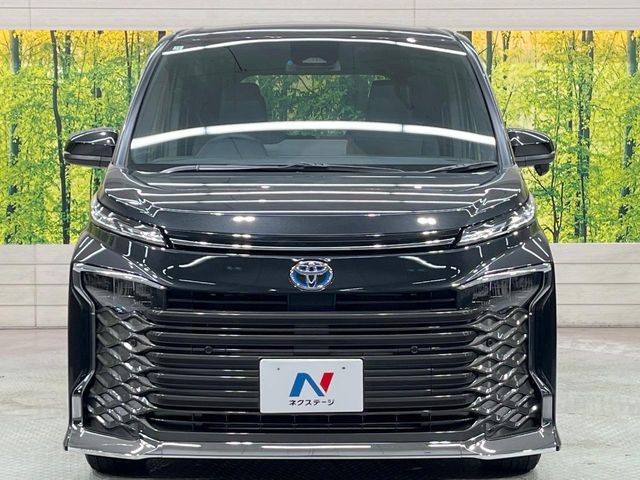 TOYOTA VOXY HYBRID 2024