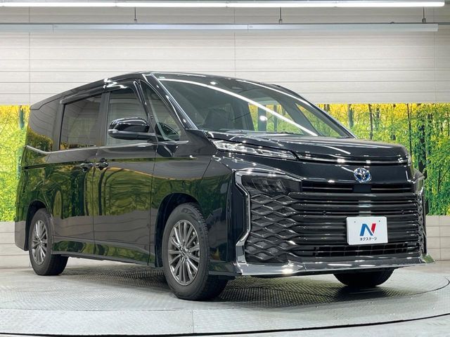 TOYOTA VOXY HYBRID 2024