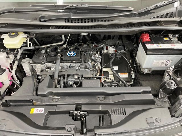 TOYOTA VOXY HYBRID 2024