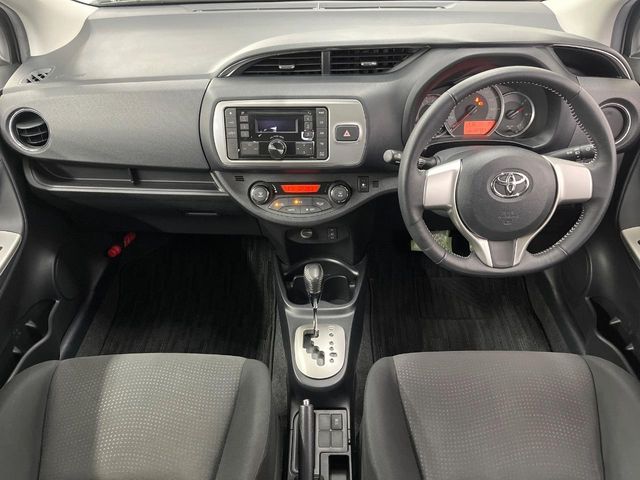 TOYOTA VITZ 2014
