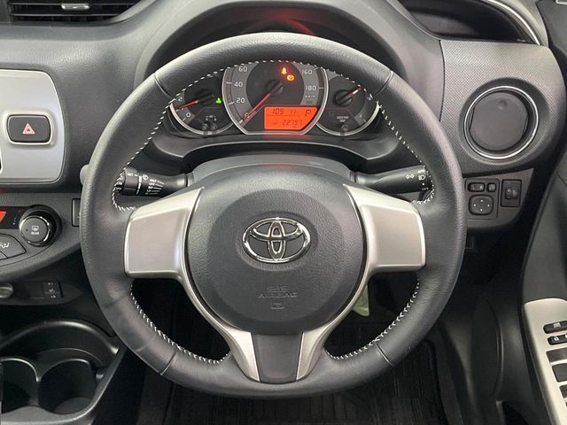 TOYOTA VITZ 2014
