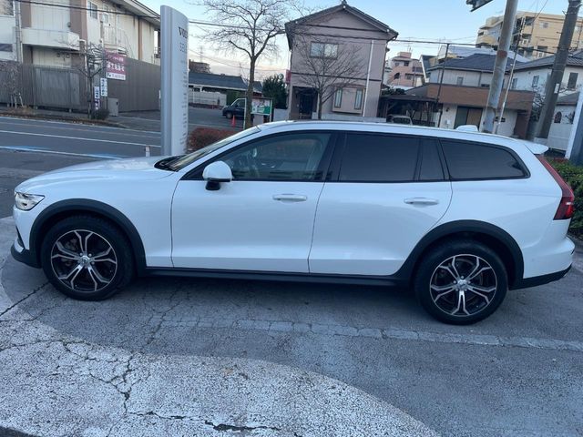 VOLVO VOLVO V60 CROSS COUNTRY 2021